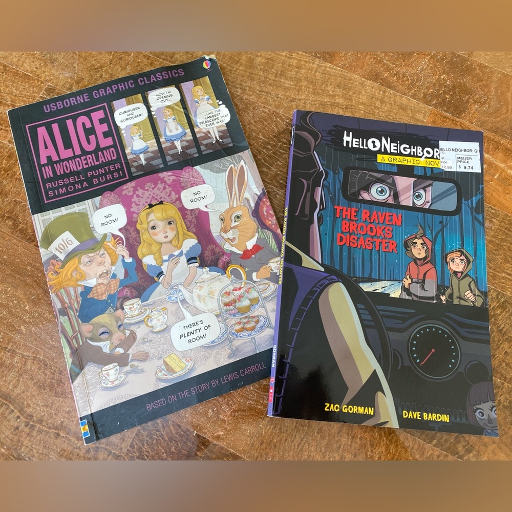 Set of 2 Graphic Novels